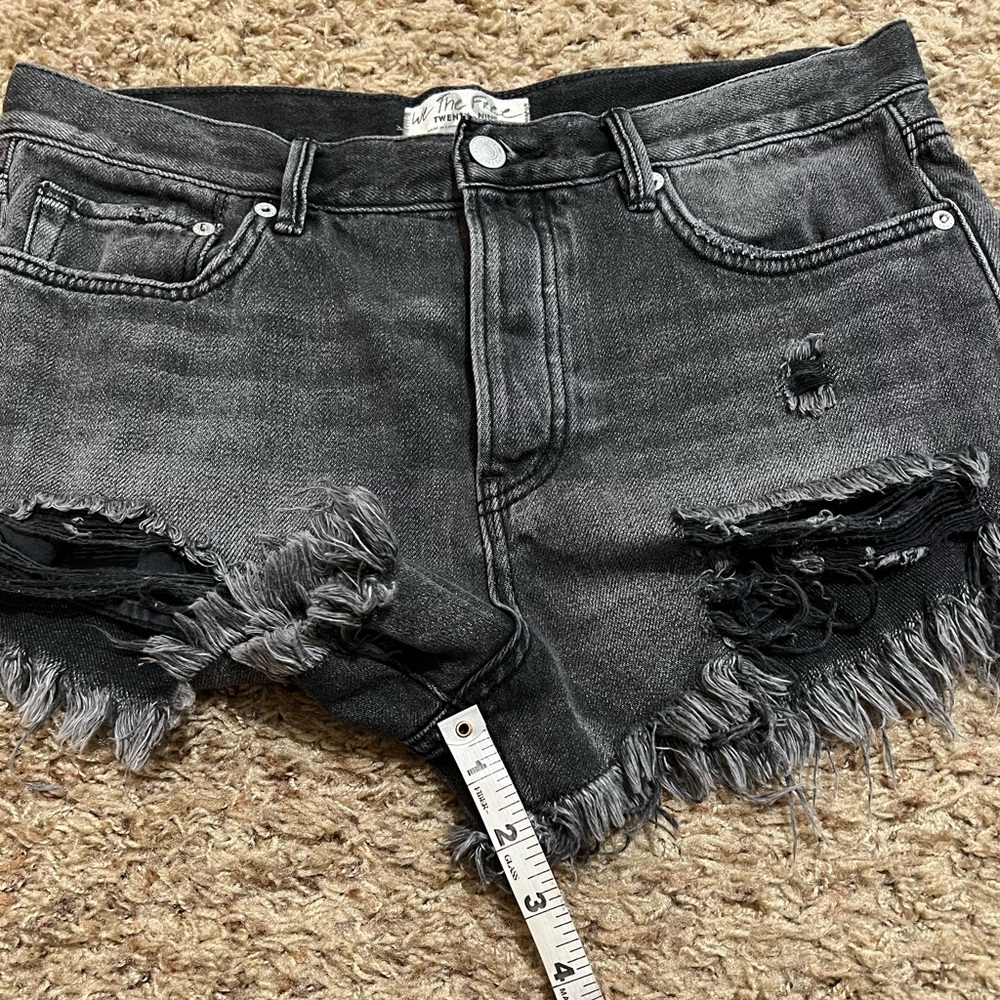 [Free People] Black Washed Frayed Distressed Jean Shorts Sexy Rodeo Size 29 - Picture 6 of 7